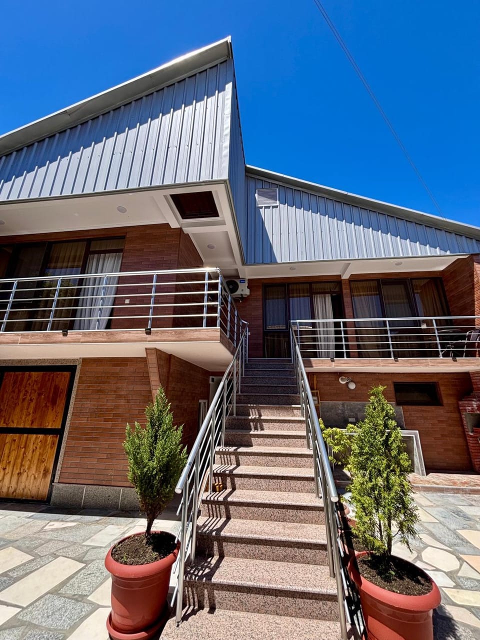 Facade/entrance