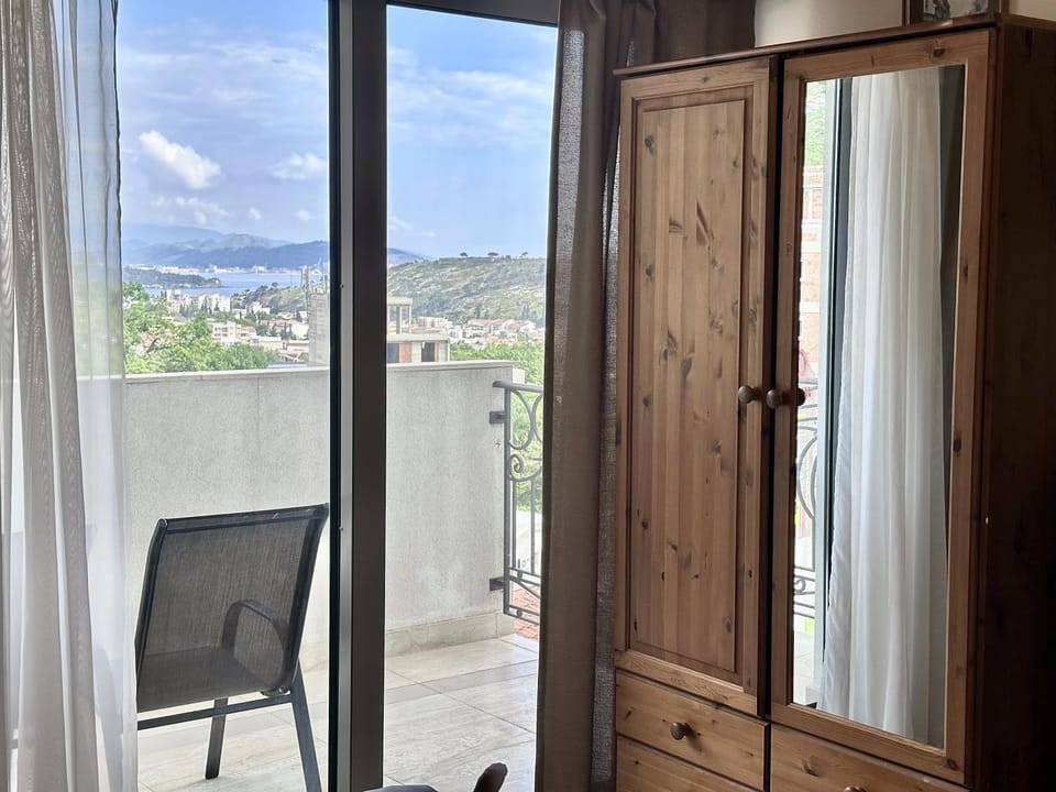 Day, Natural landscape, View (from property/room), Balcony/Terrace, Dining area, Mountain view