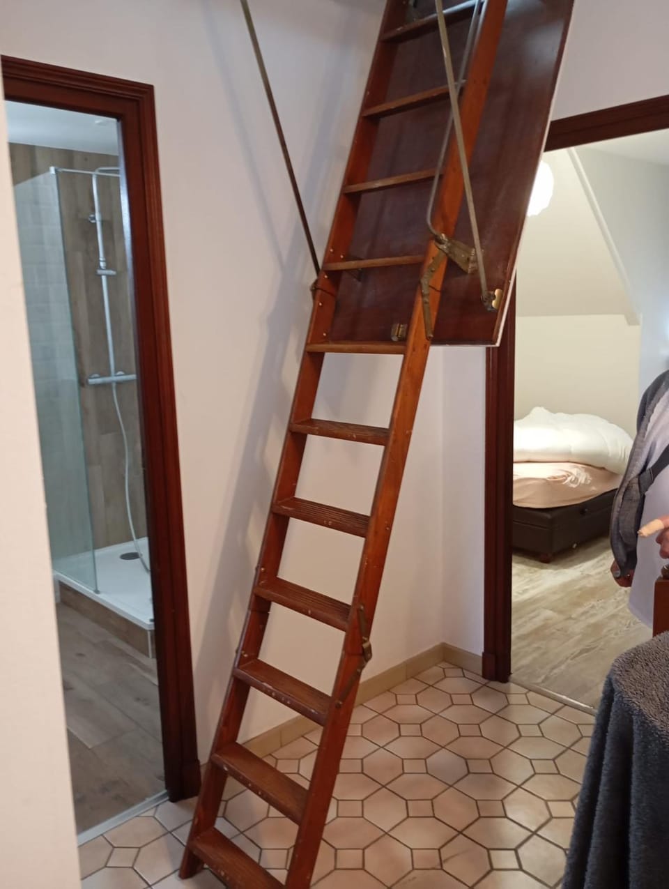 Loft male shared room daily stay 8pm to 10am Vacation rental in Drancy