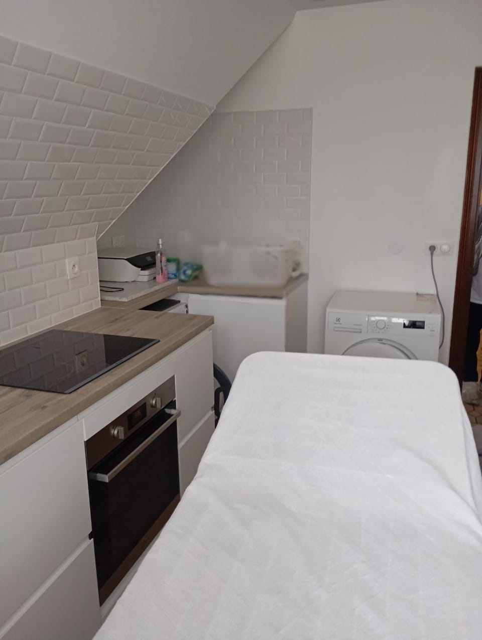 Loft male shared room daily stay 8pm to 10am Vacation rental in Drancy