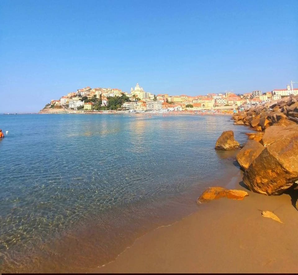 sunset suite con terrazza e barbecue Apartment in Imperia