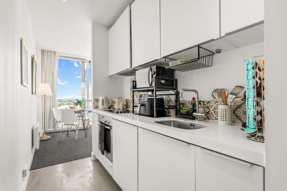 #96 City Living at The Rotunda - Sleeps 4 - Perfect for Small Families Apartment in Birmingham