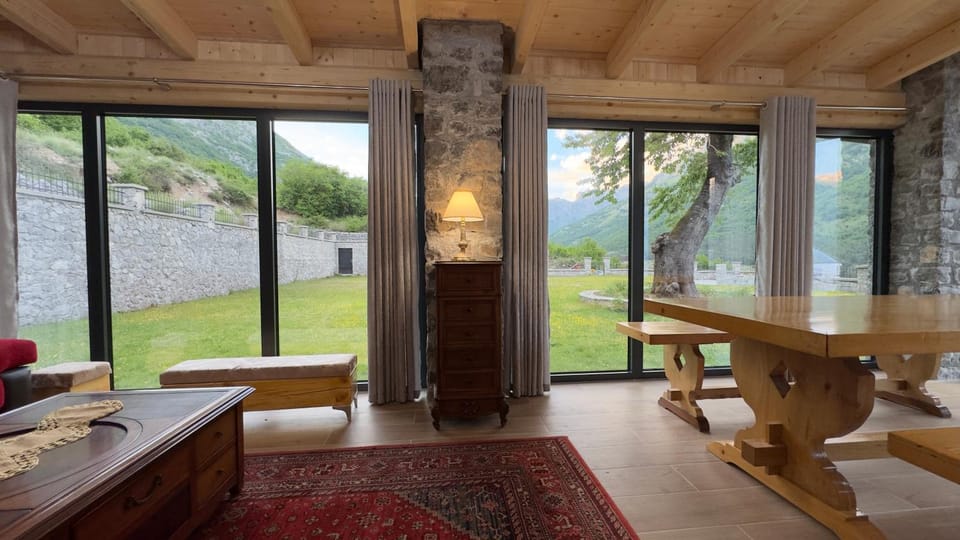 Patio, Day, Garden, Seating area, Dining area, Garden view