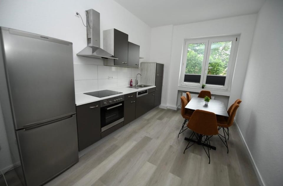 Kitchen or kitchenette, Dining area, dishwasher, oven, stove