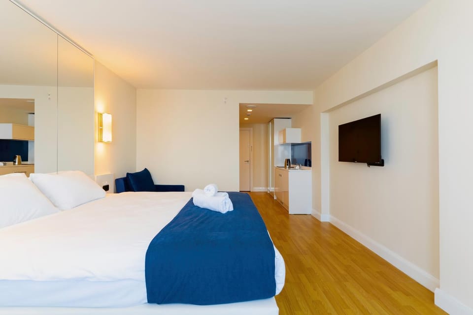 Communal lounge/ TV room, Bed, TV and multimedia, Kitchen or kitchenette, Photo of the whole room, Evening entertainment, Bedroom, towels