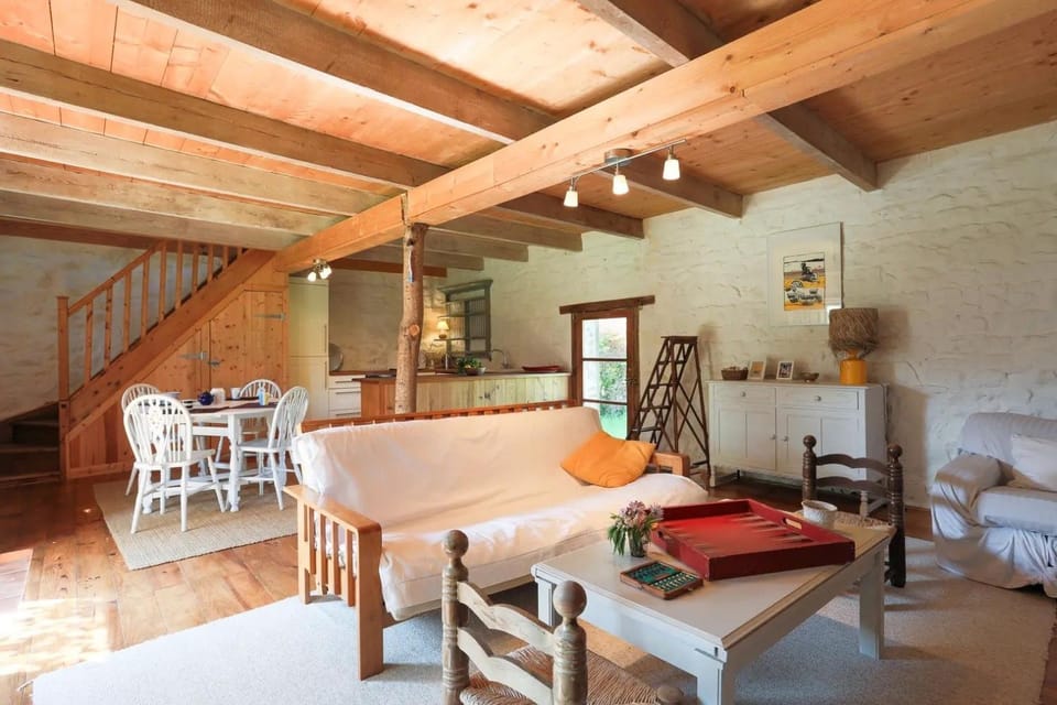 Longère bretonne cosy, rénovée et jardin paisible House in Brittany