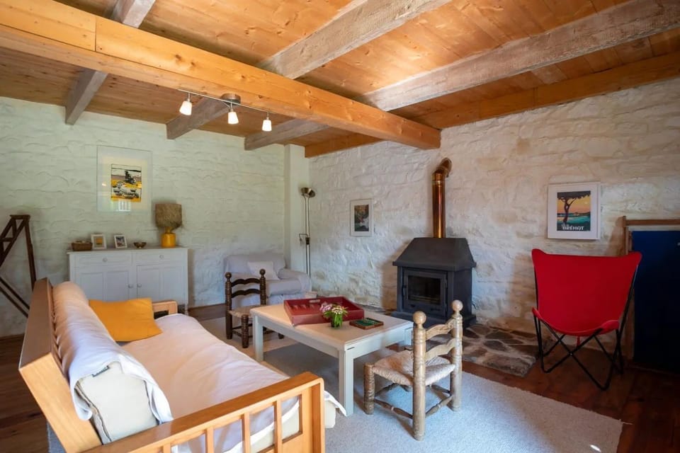 Longère bretonne cosy, rénovée et jardin paisible House in Brittany
