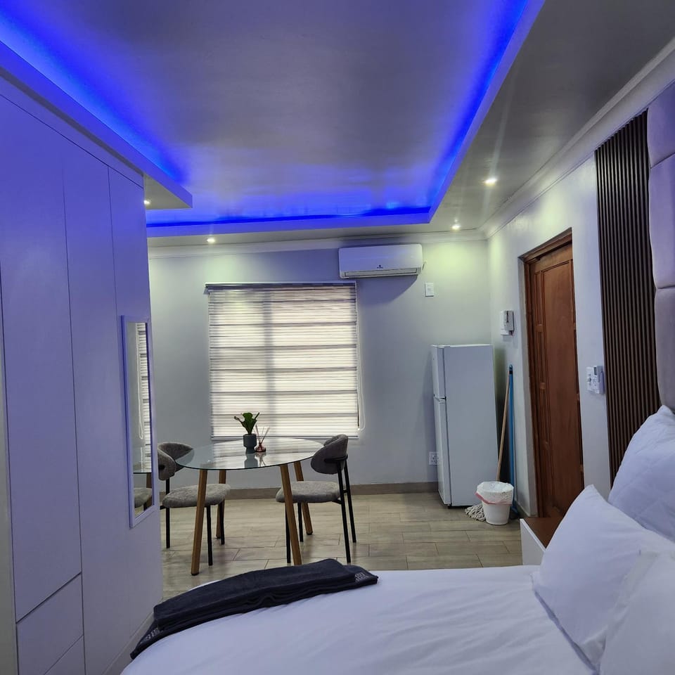 Cozy & Modern Apartment -Self Catering Bed and Breakfast in Pretoria
