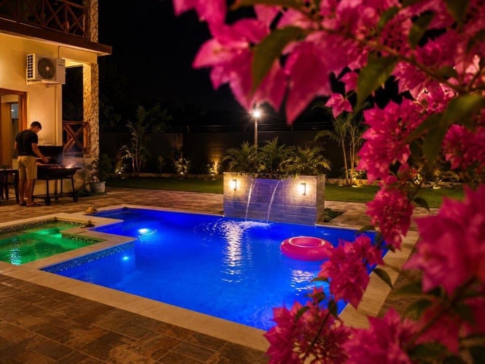Hermosa Villa con vista a la montaña, Piscina, BBQ, Jacuzzi, Rio cerca Villa in Jarabacoa