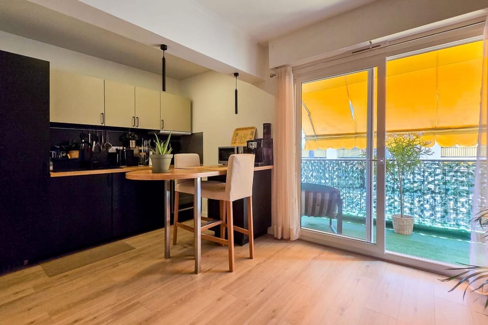 Apt 4 guests Promenade des Anglais Apartment in Nice