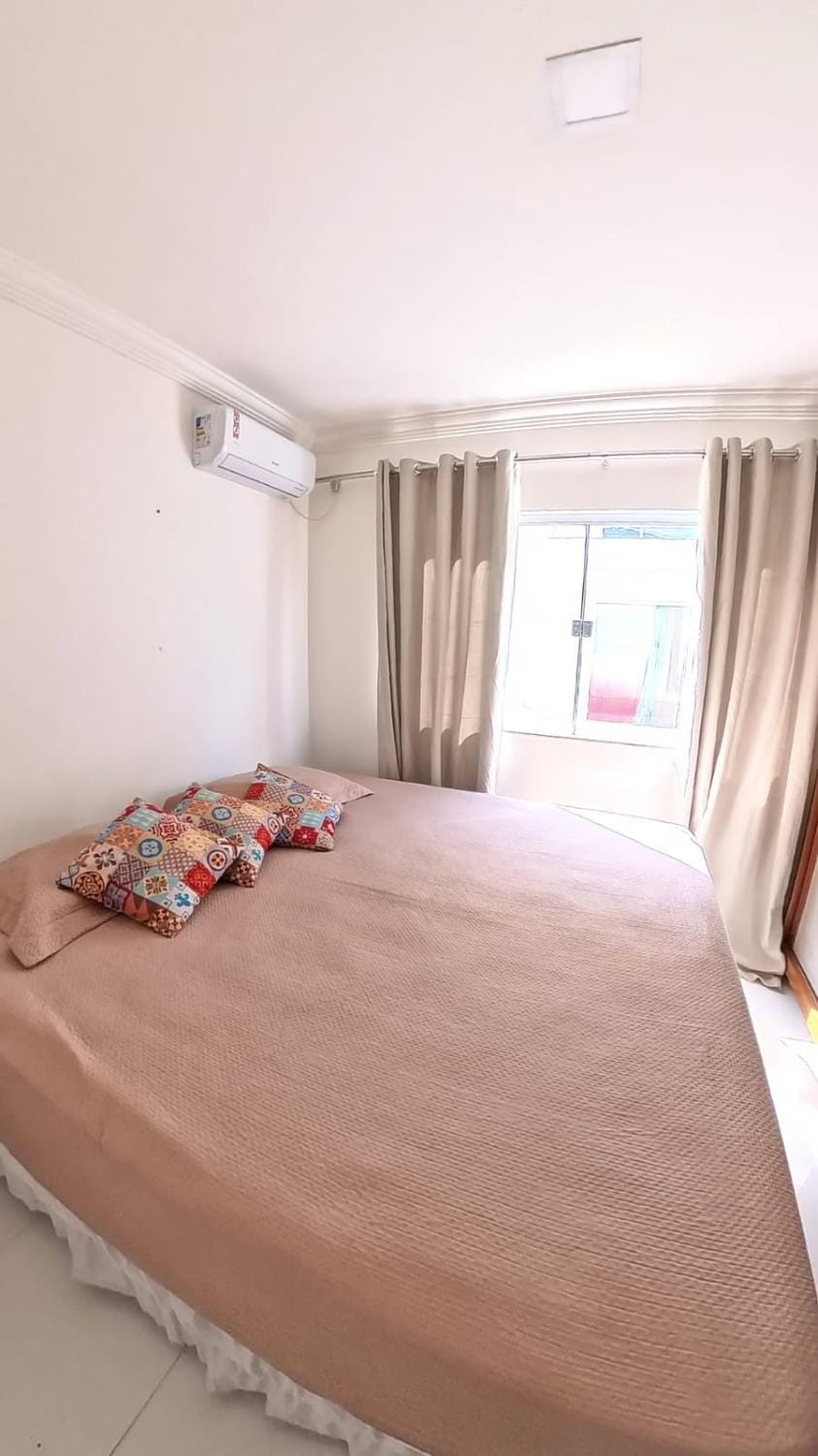 Bed, Photo of the whole room, Bedroom, air conditioner
