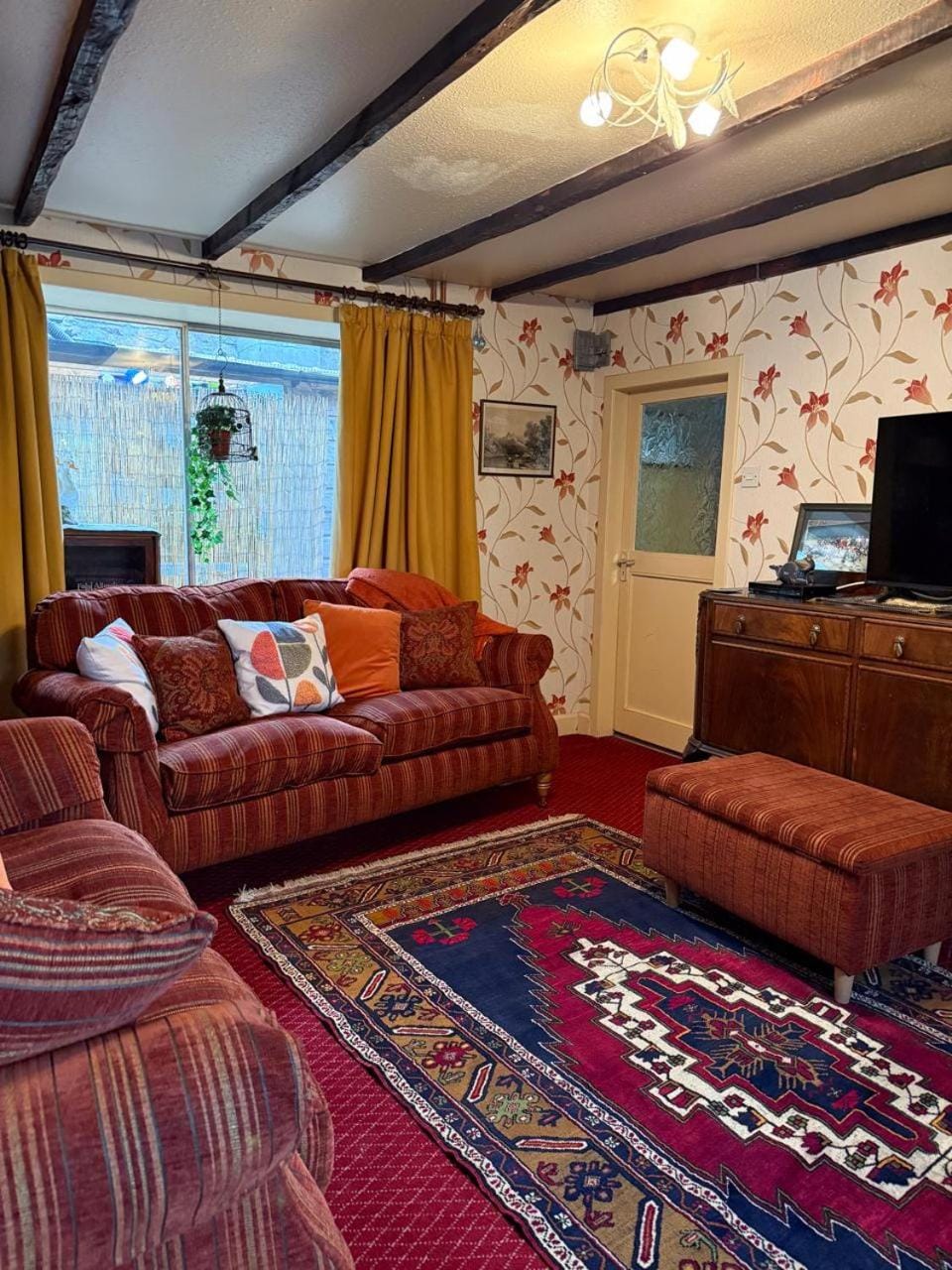 Communal lounge/ TV room, TV and multimedia, Living room, Seating area