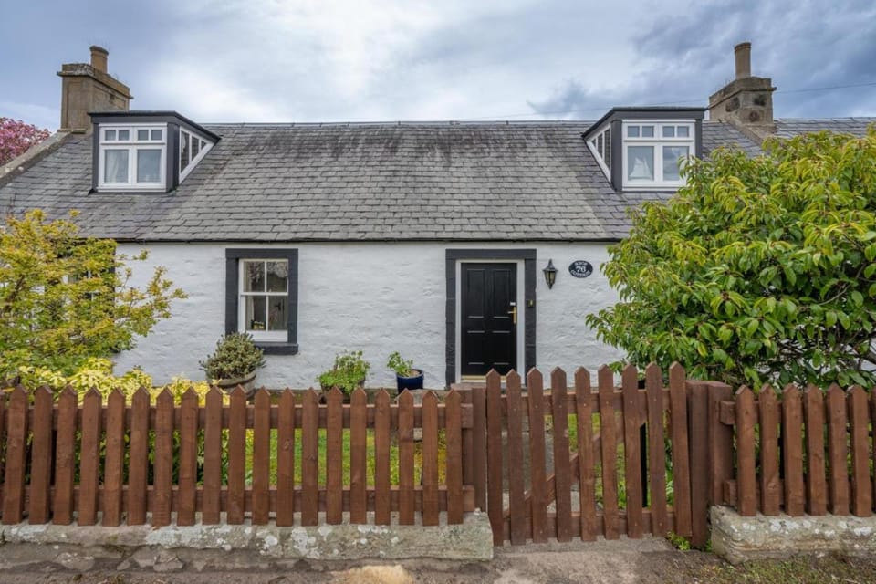 Shop Cottage, Findhorn Apartment in The Bunty