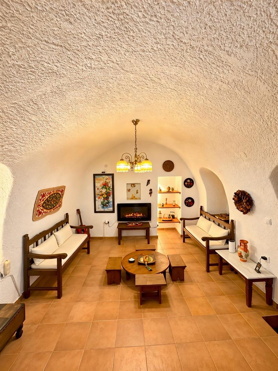 Living room, Seating area, Dining area, fireplace