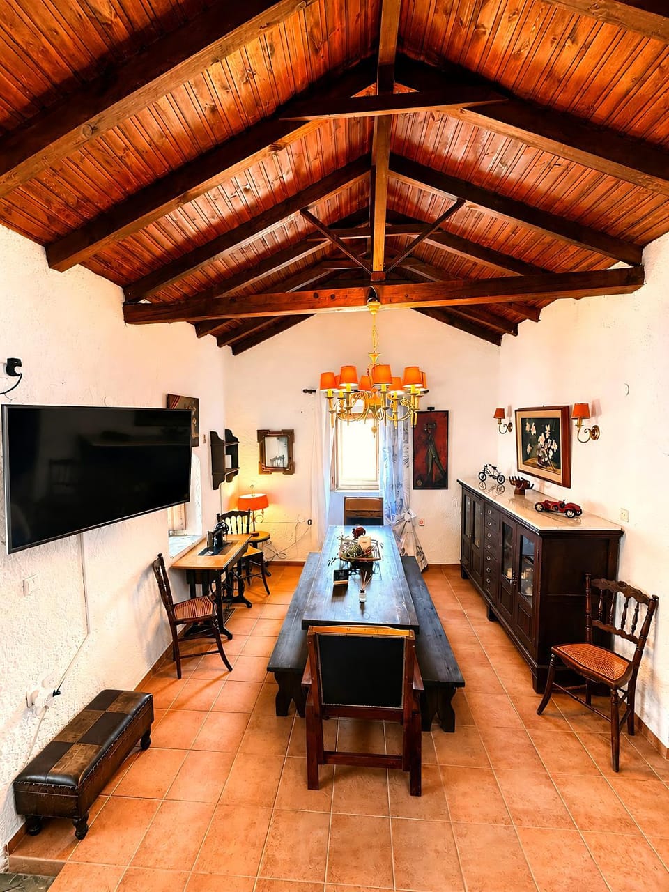 Communal lounge/ TV room, Bed, TV and multimedia, Photo of the whole room, Dining area, Evening entertainment, Bedroom