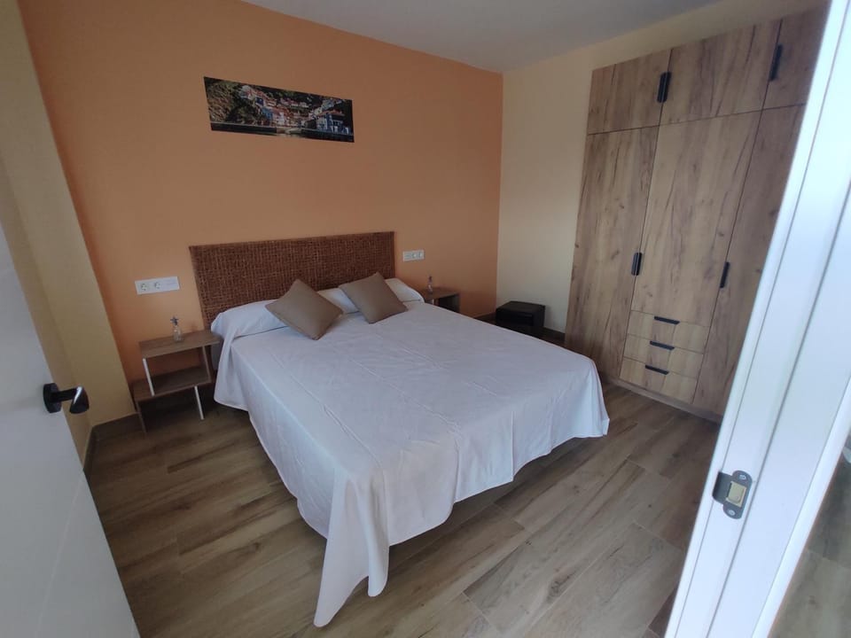 Bed, Garden view