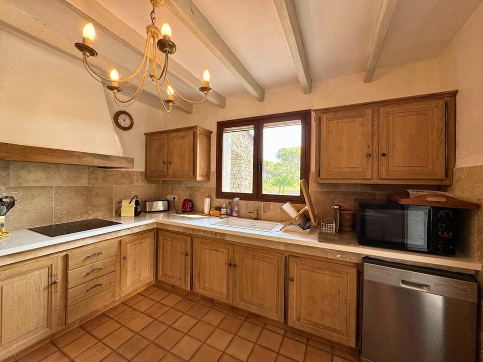 Coffee/tea facilities, stove, kitchen