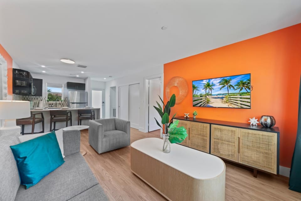TV and multimedia, Living room, Seating area, laundry, washing machine, dryer, kitchen
