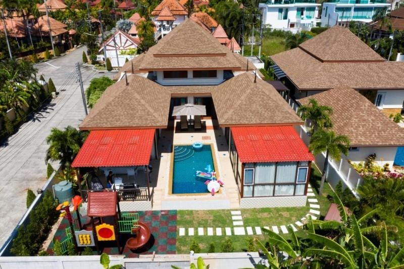 Phuket Family Villa 5 Bedrooms with Private Pool Villa in Kamala