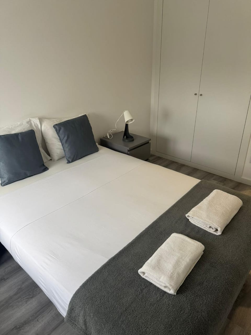 Bedroom, towels