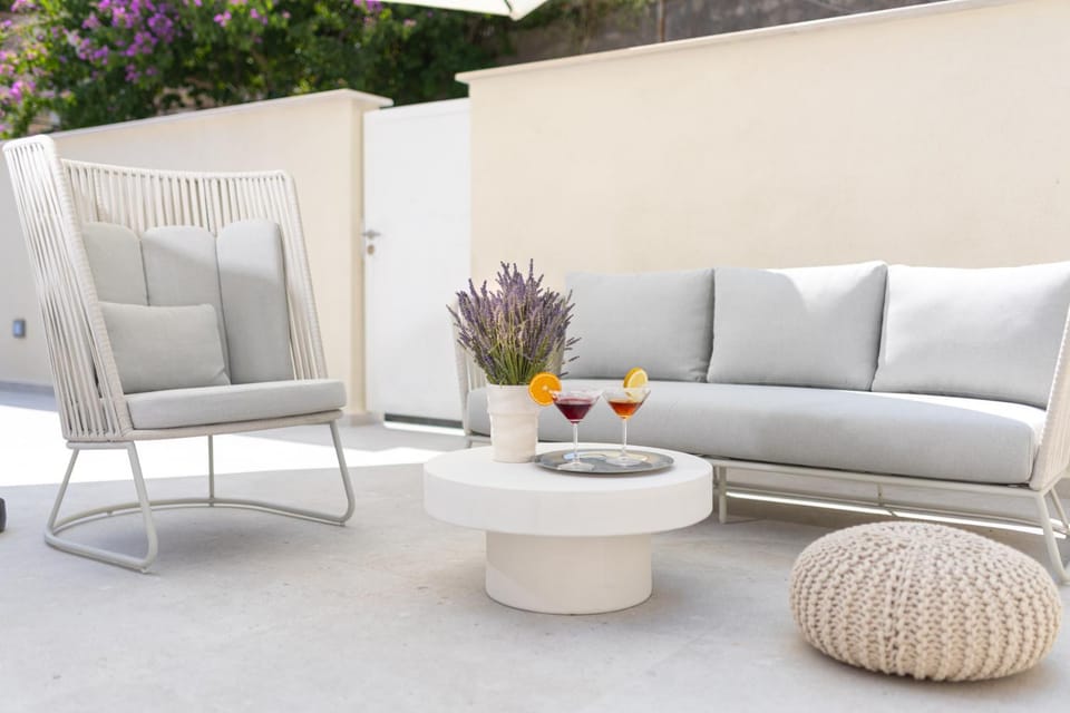 Patio, Day, Seating area