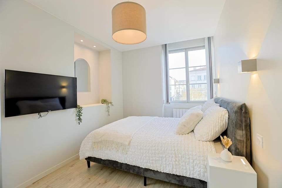 Bed, Night, People, Bedroom, furniture