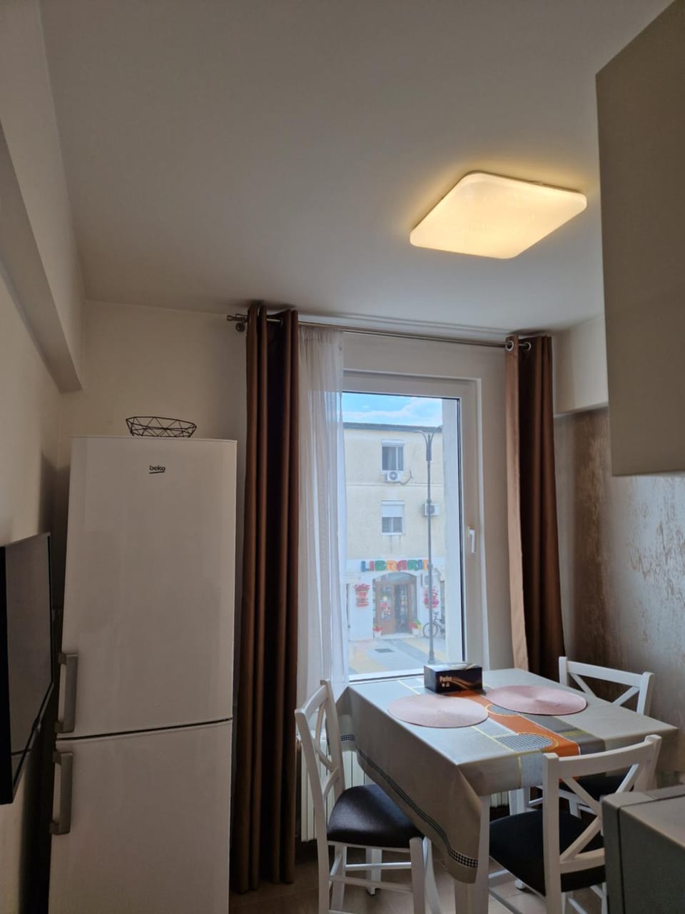 Kitchen or kitchenette, Seating area, Dining area