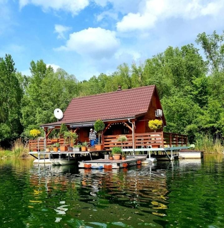 Hausboat Kvapka Docked boat in Bratislava