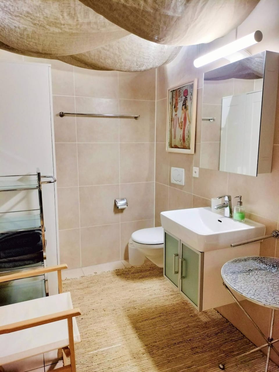 Independent studio room in private villa Bed and Breakfast in Canton of Geneva