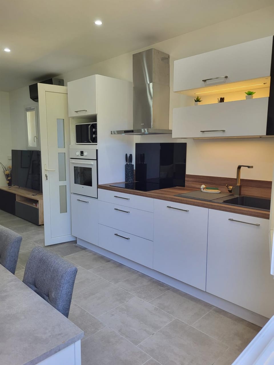 Kitchen or kitchenette