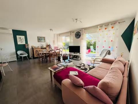 "Les Sorbiers" Chambre Bleue 30' Plages Bed and Breakfast in Nouvelle-Aquitaine