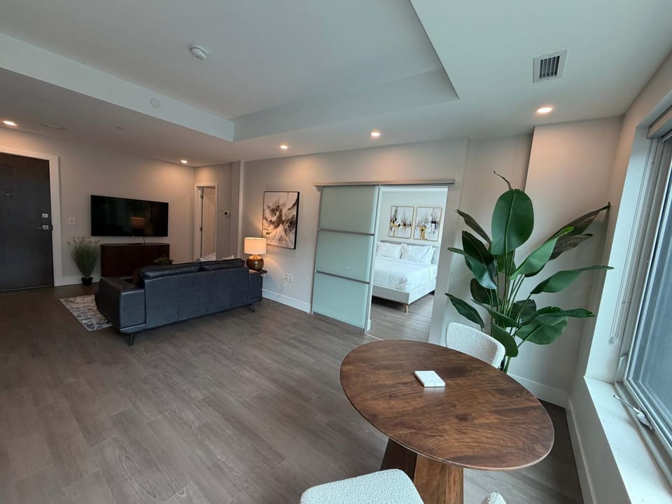 Downtown HFX 1 BR with AC and private patio Apartment in Dartmouth