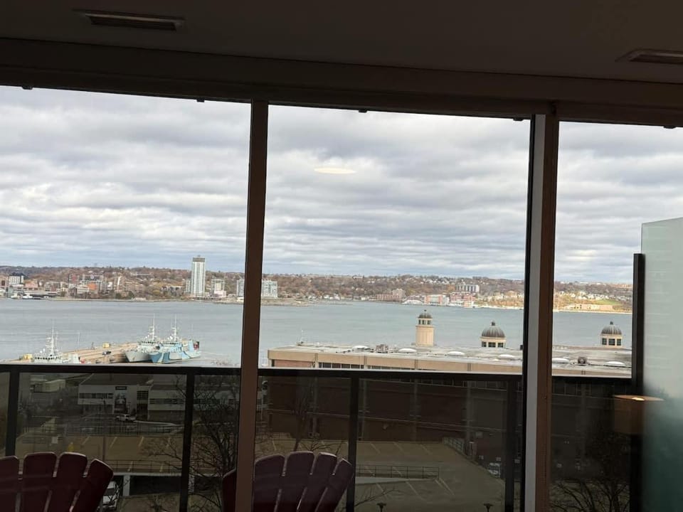 Halifax waterfront 2 BR and 2 Bath with 6 appliances Apartment in Dartmouth