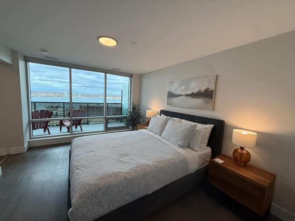 Halifax waterfront 2 BR and 2 Bath with 6 appliances Apartment in Dartmouth