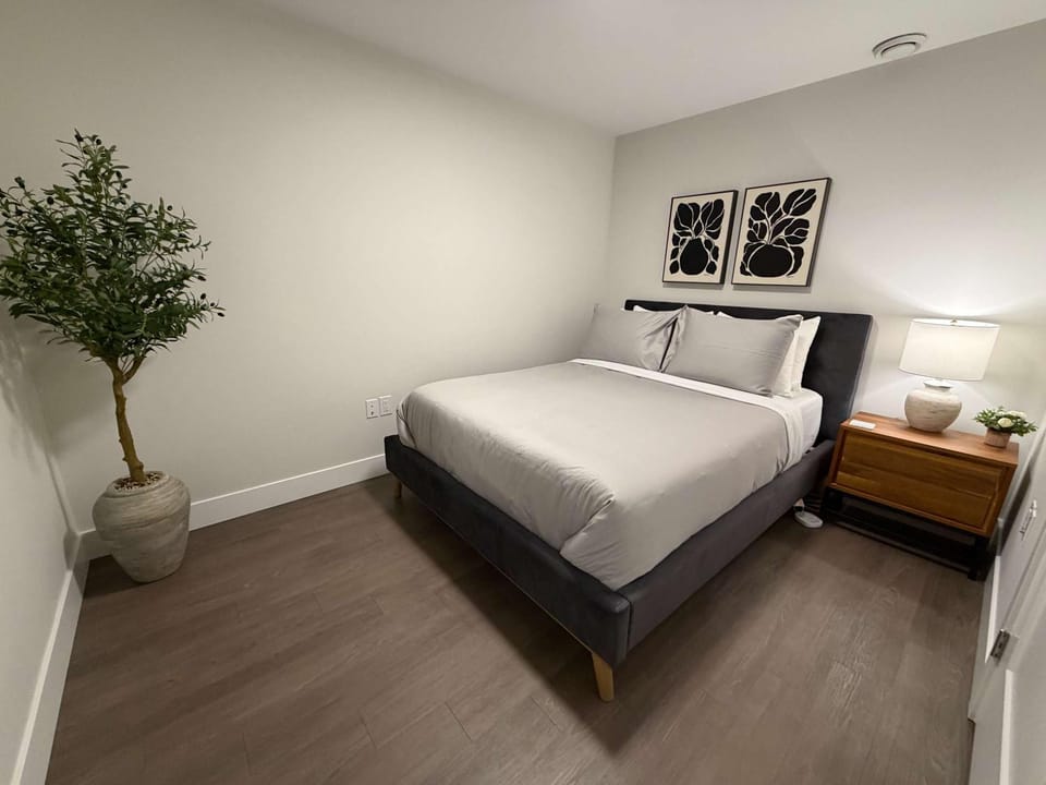 Waterfront 1 BR with 6 appliances and huge patio Apartment in Dartmouth