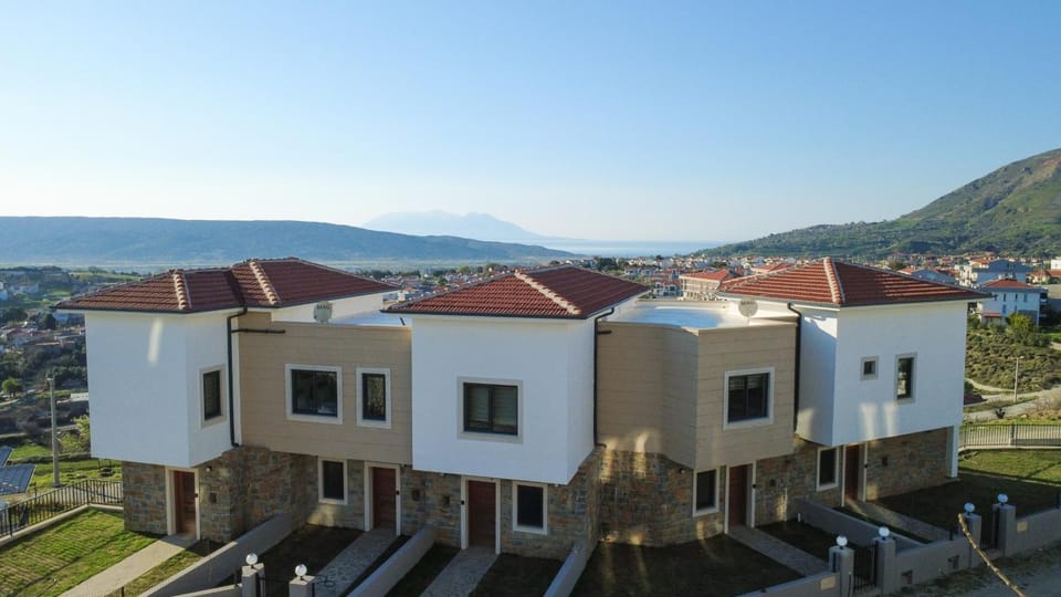 Property building, Natural landscape, Mountain view, Sea view