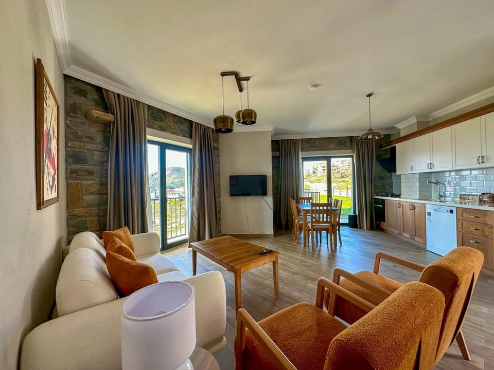 TV and multimedia, Living room, Seating area, Dining area