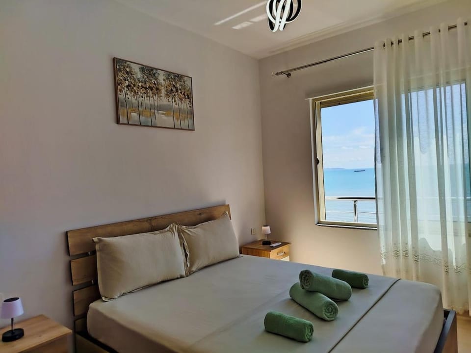 Bed, Bedroom, Sea view, towels