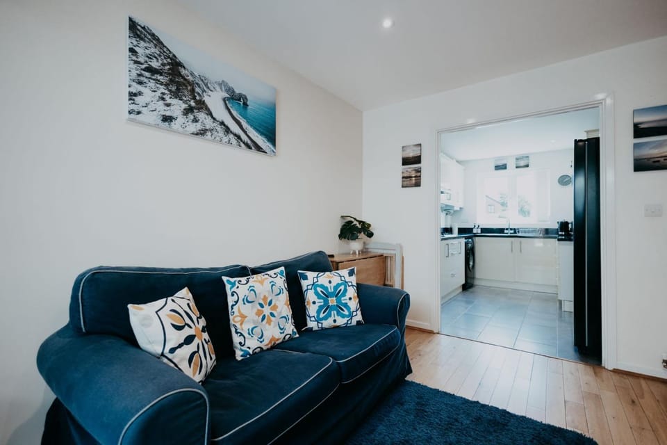 Kitchen or kitchenette, Living room, Seating area