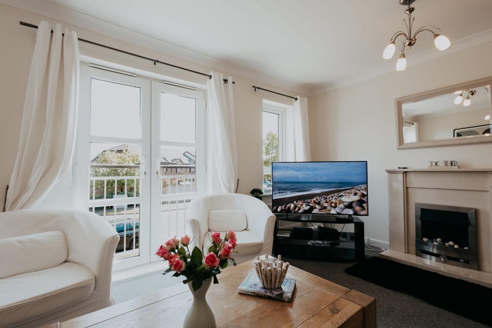 TV and multimedia, Balcony/Terrace, Living room, Seating area, Entertainment