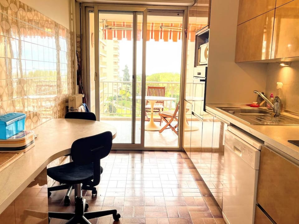 Dans belle résidence appartement 6 personnes piscine et tennis Apartment in Antibes