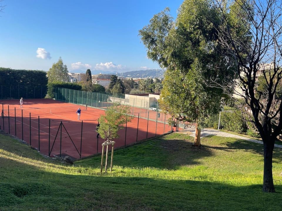 Dans belle résidence appartement 6 personnes piscine et tennis Apartment in Antibes