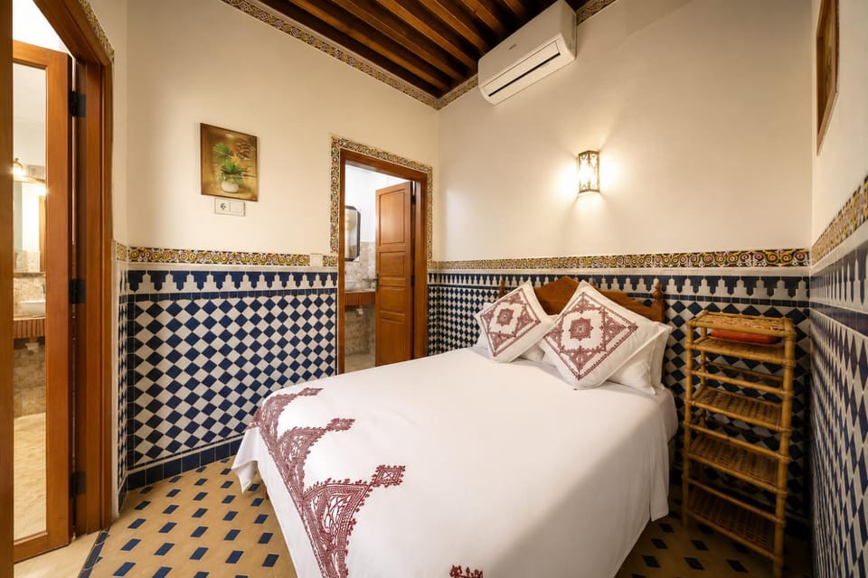 Bed, Bedroom, air conditioner