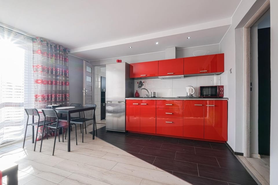 Kitchen or kitchenette, Dining area, stove