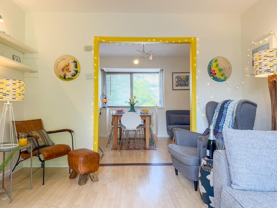 Seating area, Dining area
