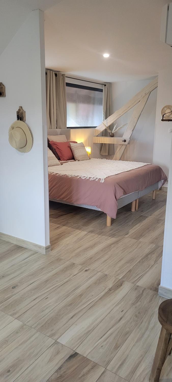 Bed, bunk bed