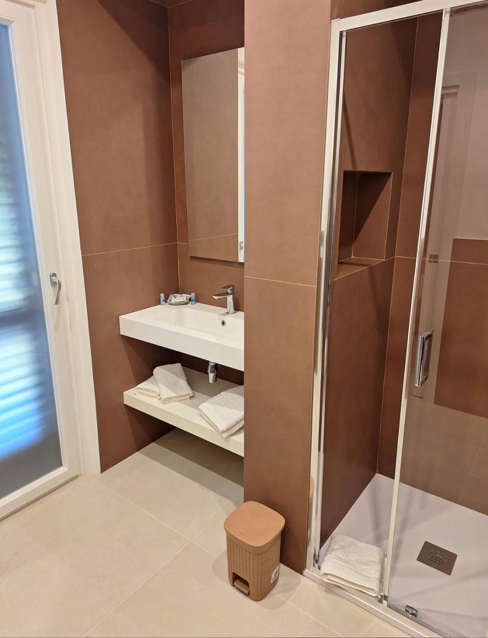 Shower, Bathroom, towels