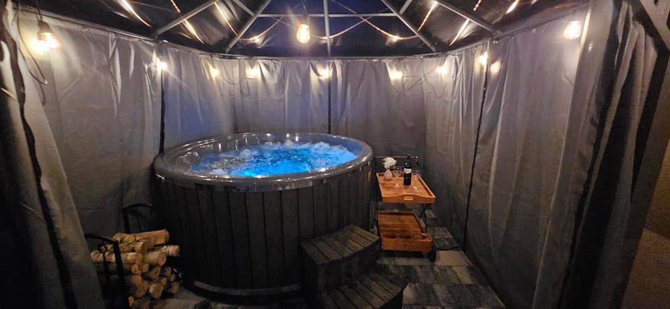 Hot Tub, Hot Tub