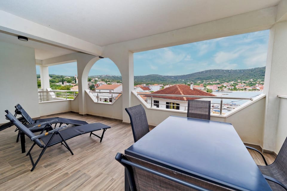 Dzon Beachside Apartments Apartment in Split-Dalmatia County