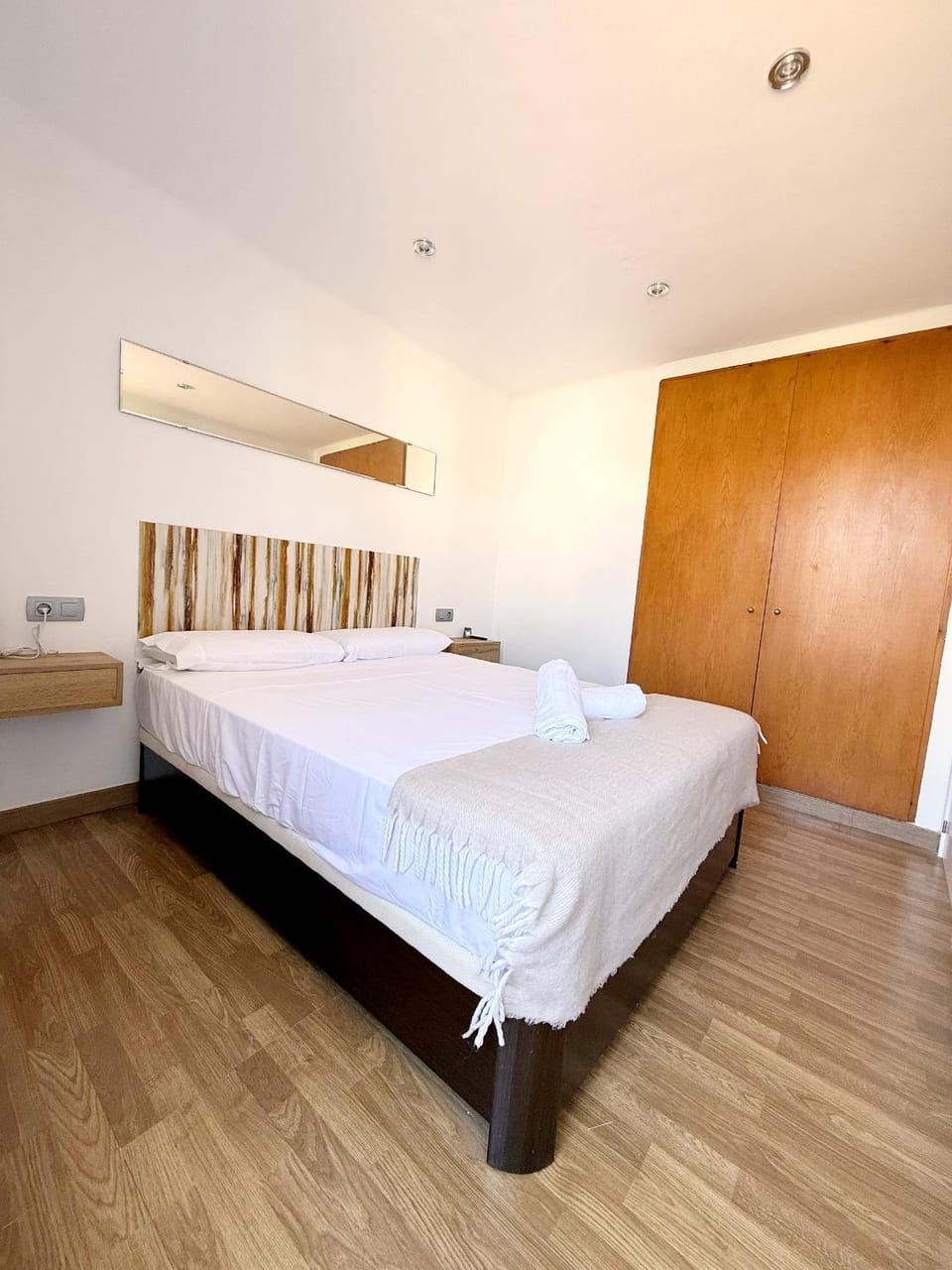Bed, Photo of the whole room, Bedroom, wardrobe